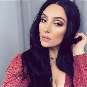 Meet your Posher, Alexandra